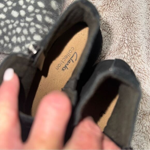 Clark’s black “Airabells” suede platform side zip booties - Picture 3 of 12